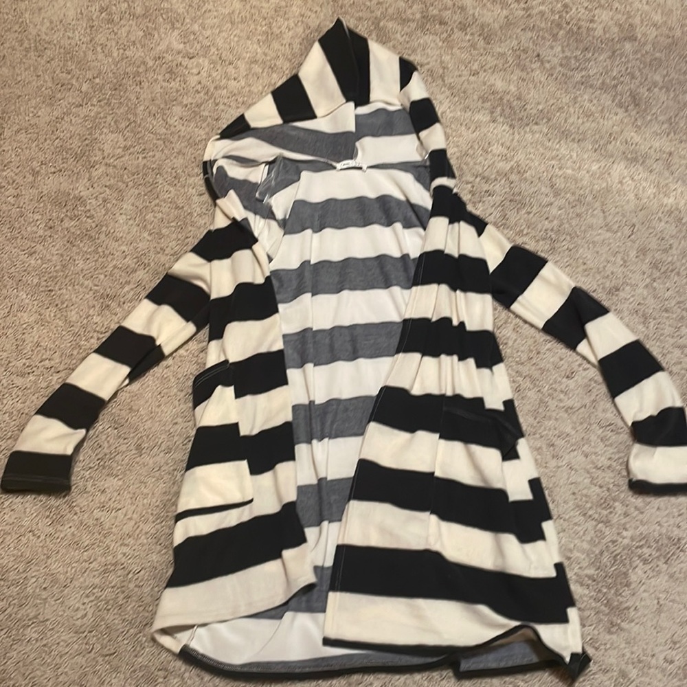 Size Small. Cream n Sugar cardigan.